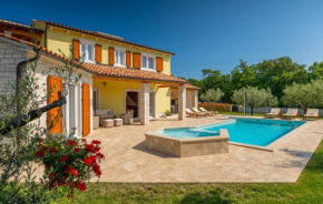 Activity villa Gardenia with pool in Tinjan